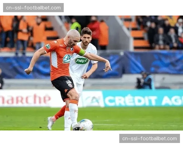 战术板：朗斯高强度逼抢战术或将考验马赛后场出球效率